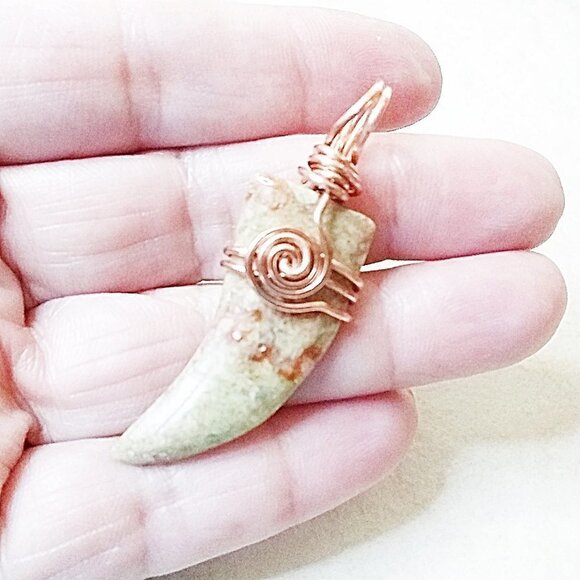 Pale Unakite Jasper! One-of-a-kind Copper Wire Wrapped Horn or Tooth Pendant - Picture 5 of 6